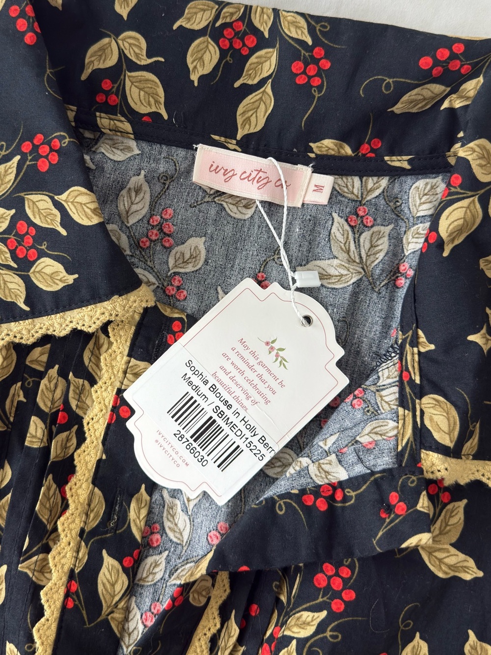 Ivy City Co Sophia Blouse Holly Berry Medium Black Button Short Sleeve Cotton - Picture 4 of 5